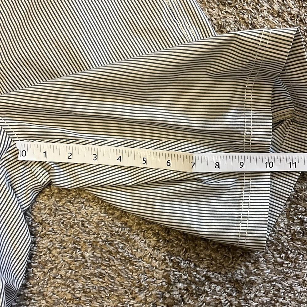 Dockers Striped navy and White striped Bermuda shorts size 8 - Picture 9 of 9